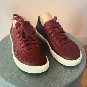 CROCS Women's Burgundy Sneakers